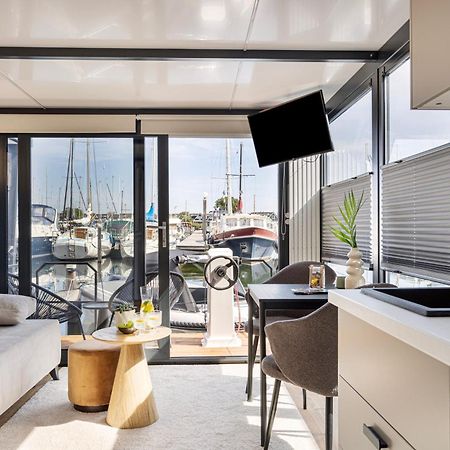 Cosy Tiny Houseboats Near Beach And Restaurants By Weltevreden Experience Zeewolde Exteriör bild
