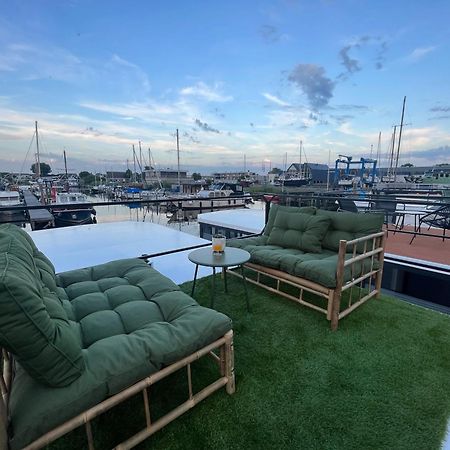 Cosy Tiny Houseboats Near Beach And Restaurants By Weltevreden Experience Zeewolde Exteriör bild