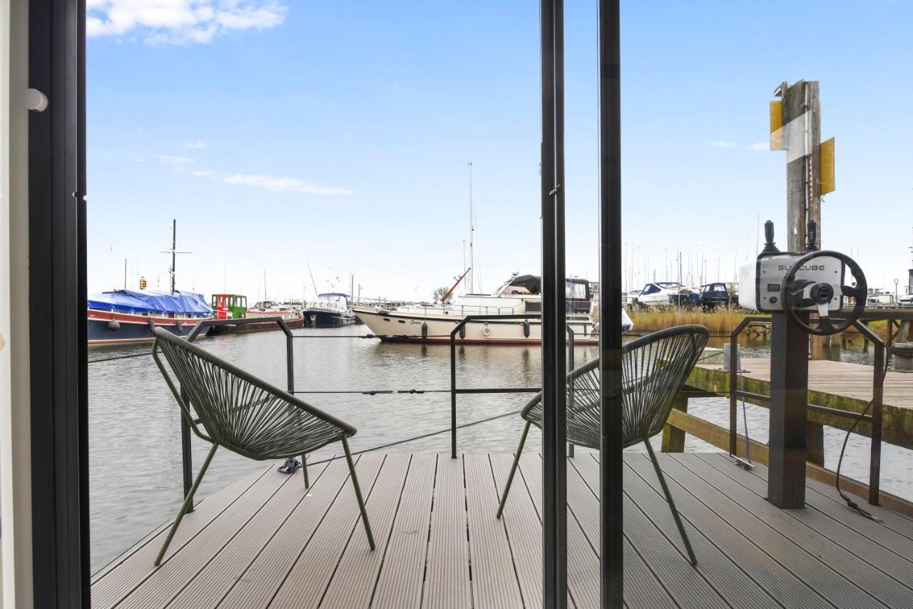 Cosy Tiny Houseboats Near Beach And Restaurants By Weltevreden Experience Zeewolde Exteriör bild