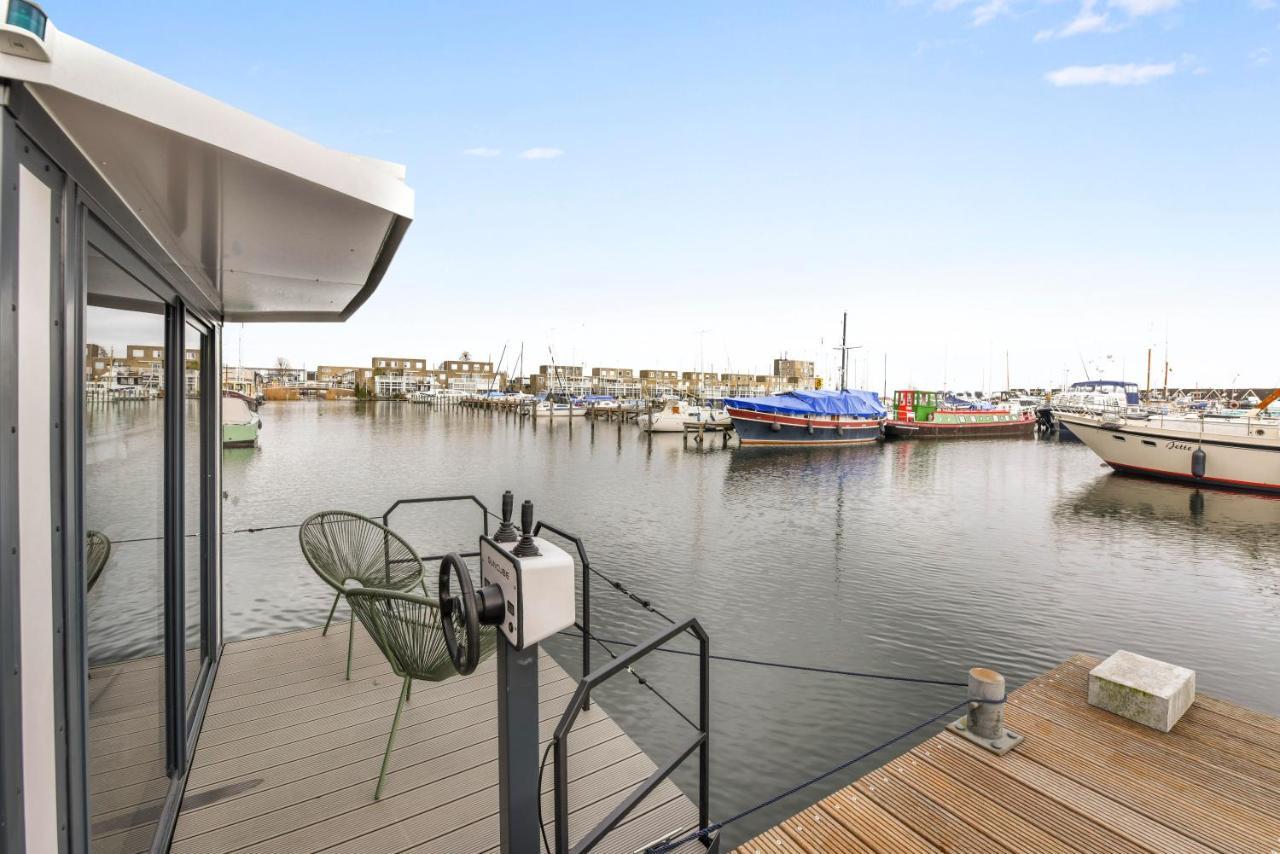 Cosy Tiny Houseboats Near Beach And Restaurants By Weltevreden Experience Zeewolde Exteriör bild
