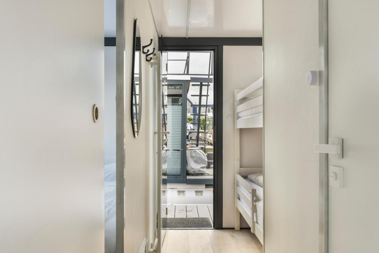 Cosy Tiny Houseboats Near Beach And Restaurants By Weltevreden Experience Zeewolde Exteriör bild