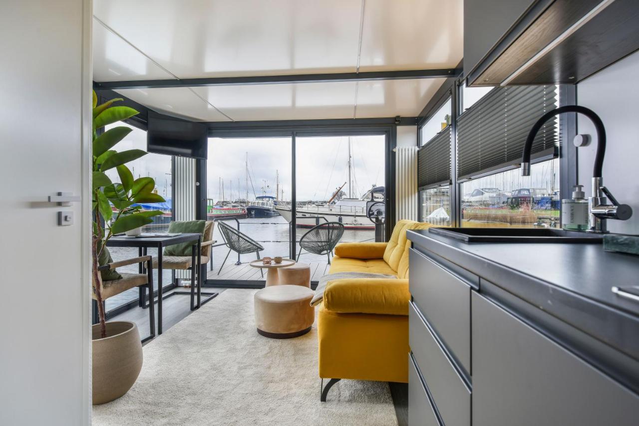 Cosy Tiny Houseboats Near Beach And Restaurants By Weltevreden Experience Zeewolde Exteriör bild