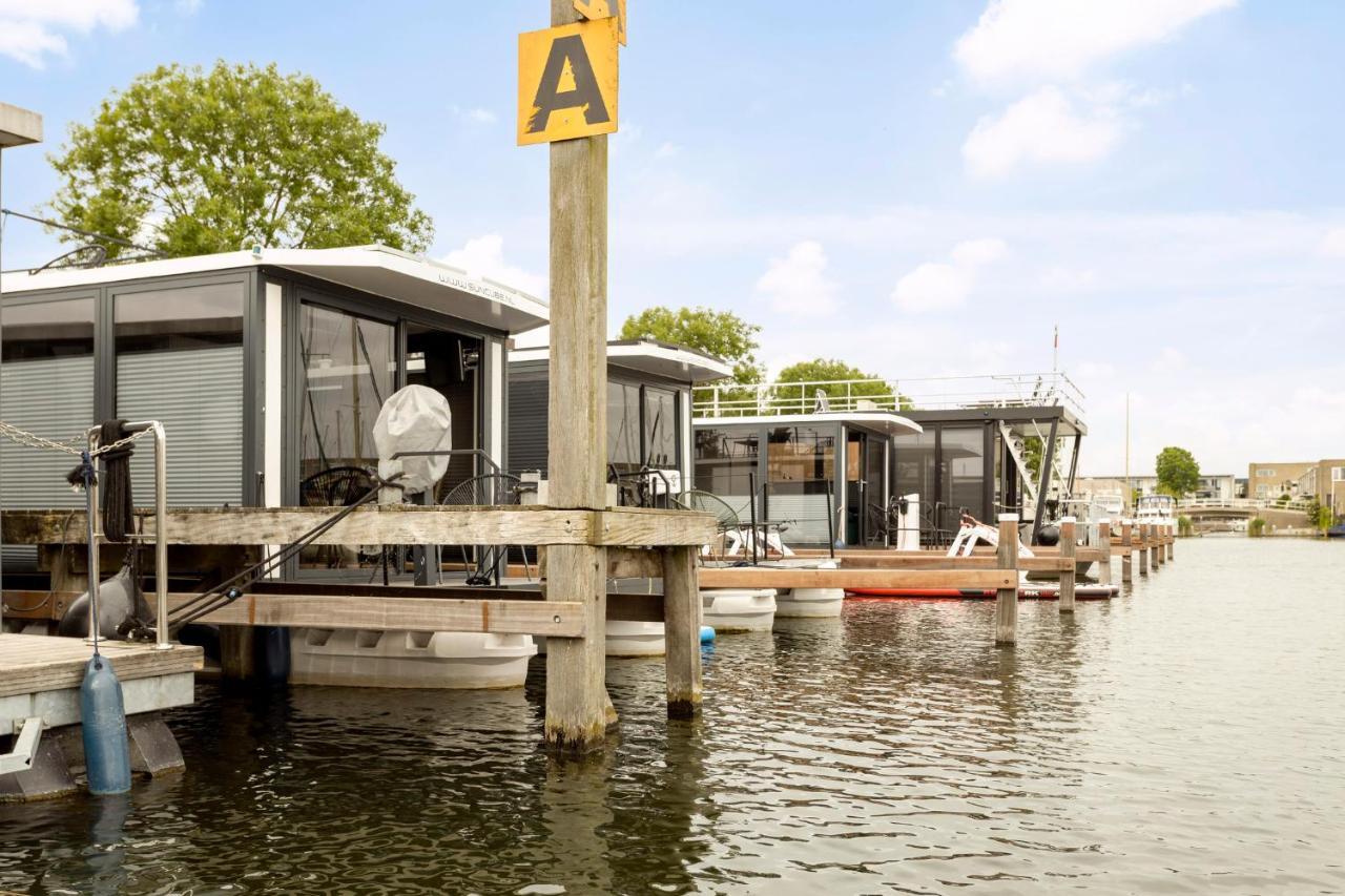 Cosy Tiny Houseboats Near Beach And Restaurants By Weltevreden Experience Zeewolde Exteriör bild