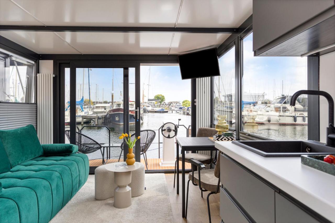 Cosy Tiny Houseboats Near Beach And Restaurants By Weltevreden Experience Zeewolde Exteriör bild