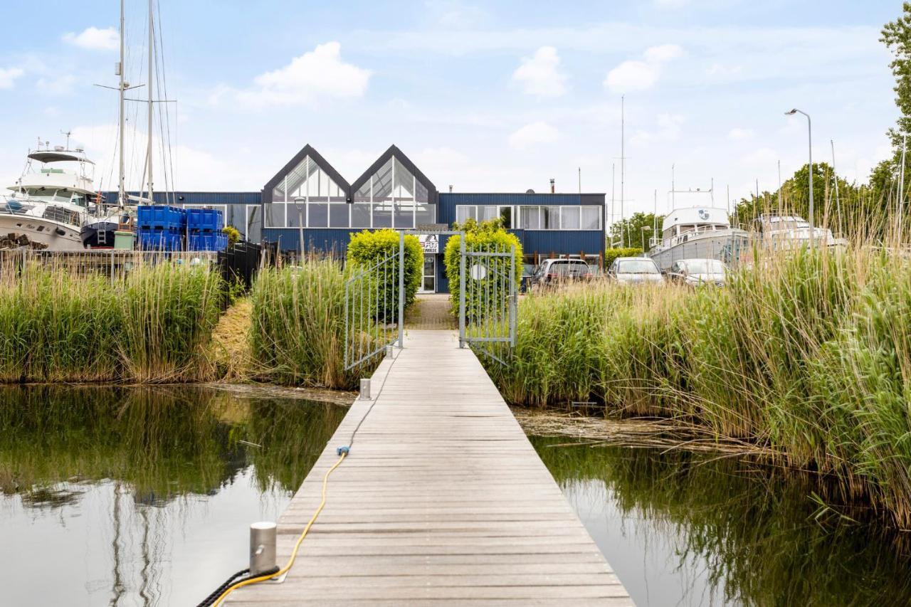 Cosy Tiny Houseboats Near Beach And Restaurants By Weltevreden Experience Zeewolde Exteriör bild