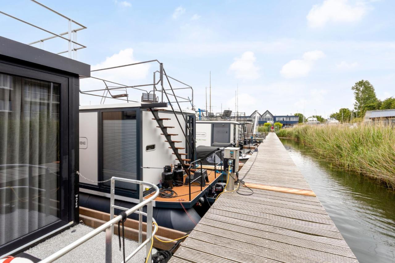 Cosy Tiny Houseboats Near Beach And Restaurants By Weltevreden Experience Zeewolde Exteriör bild