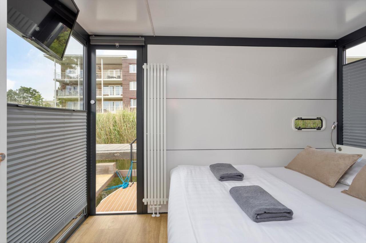 Cosy Tiny Houseboats Near Beach And Restaurants By Weltevreden Experience Zeewolde Exteriör bild