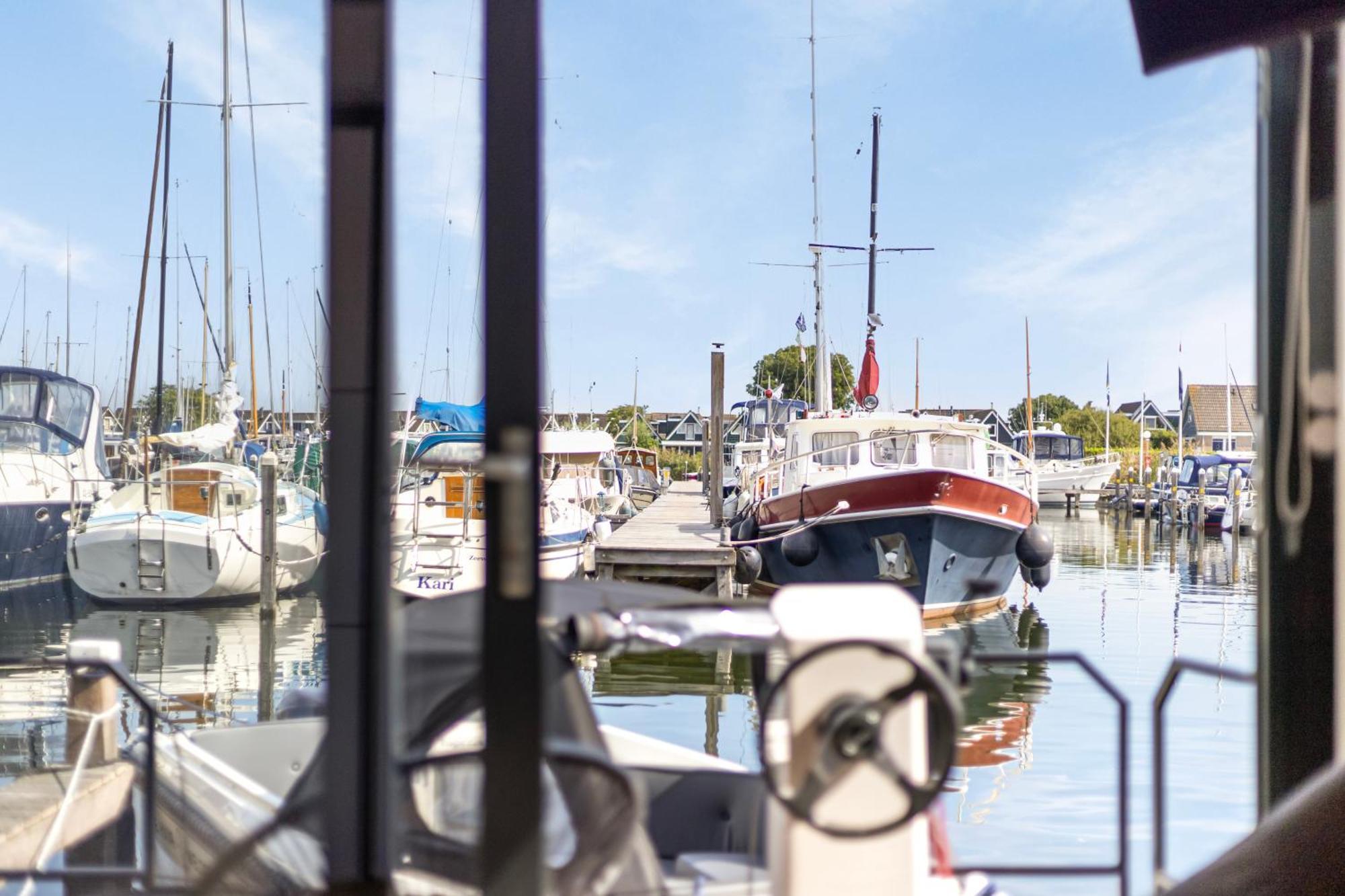 Cosy Tiny Houseboats Near Beach And Restaurants By Weltevreden Experience Zeewolde Exteriör bild