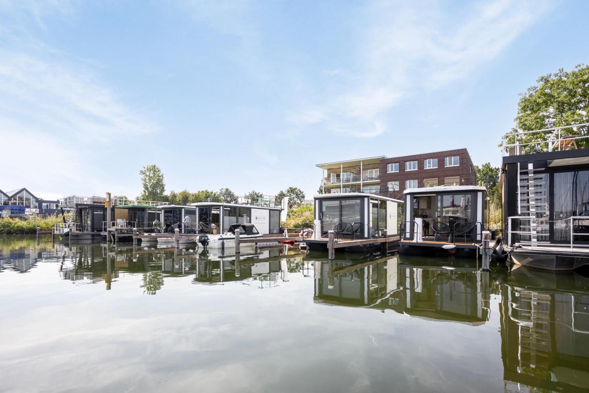 Cosy Tiny Houseboats Near Beach And Restaurants By Weltevreden Experience Zeewolde Exteriör bild