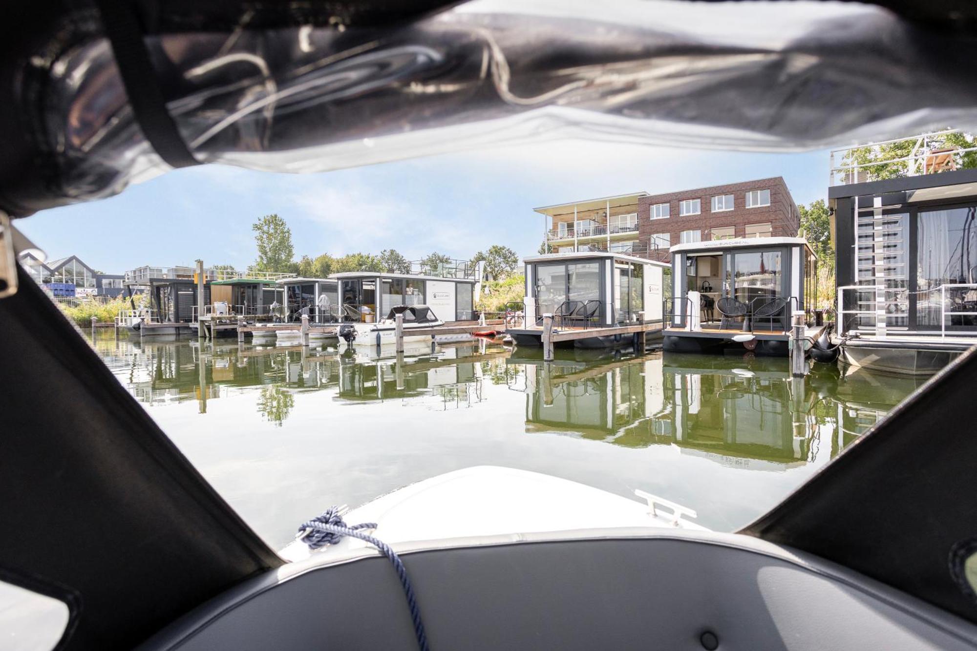 Cosy Tiny Houseboats Near Beach And Restaurants By Weltevreden Experience Zeewolde Exteriör bild