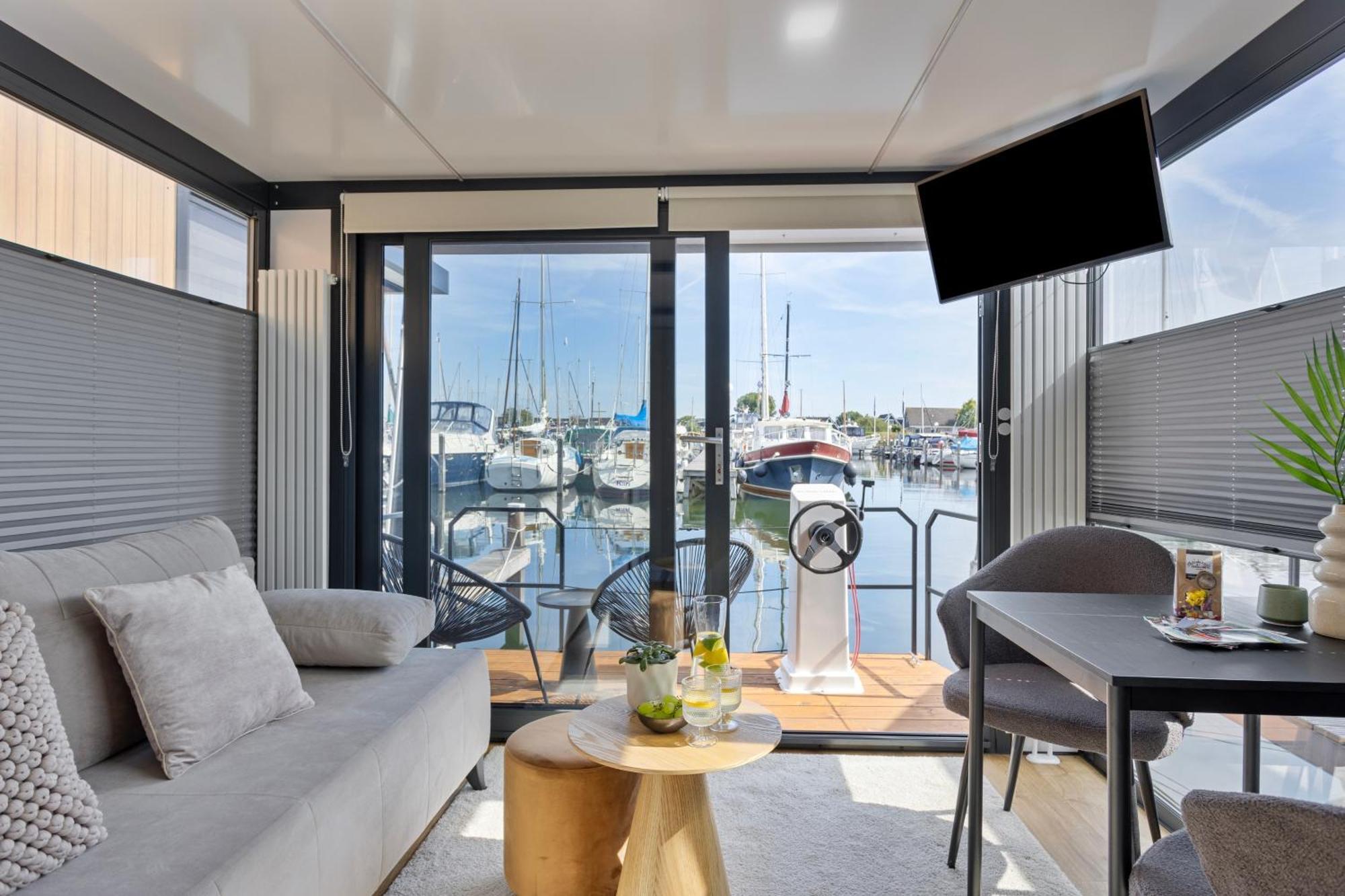 Cosy Tiny Houseboats Near Beach And Restaurants By Weltevreden Experience Zeewolde Exteriör bild