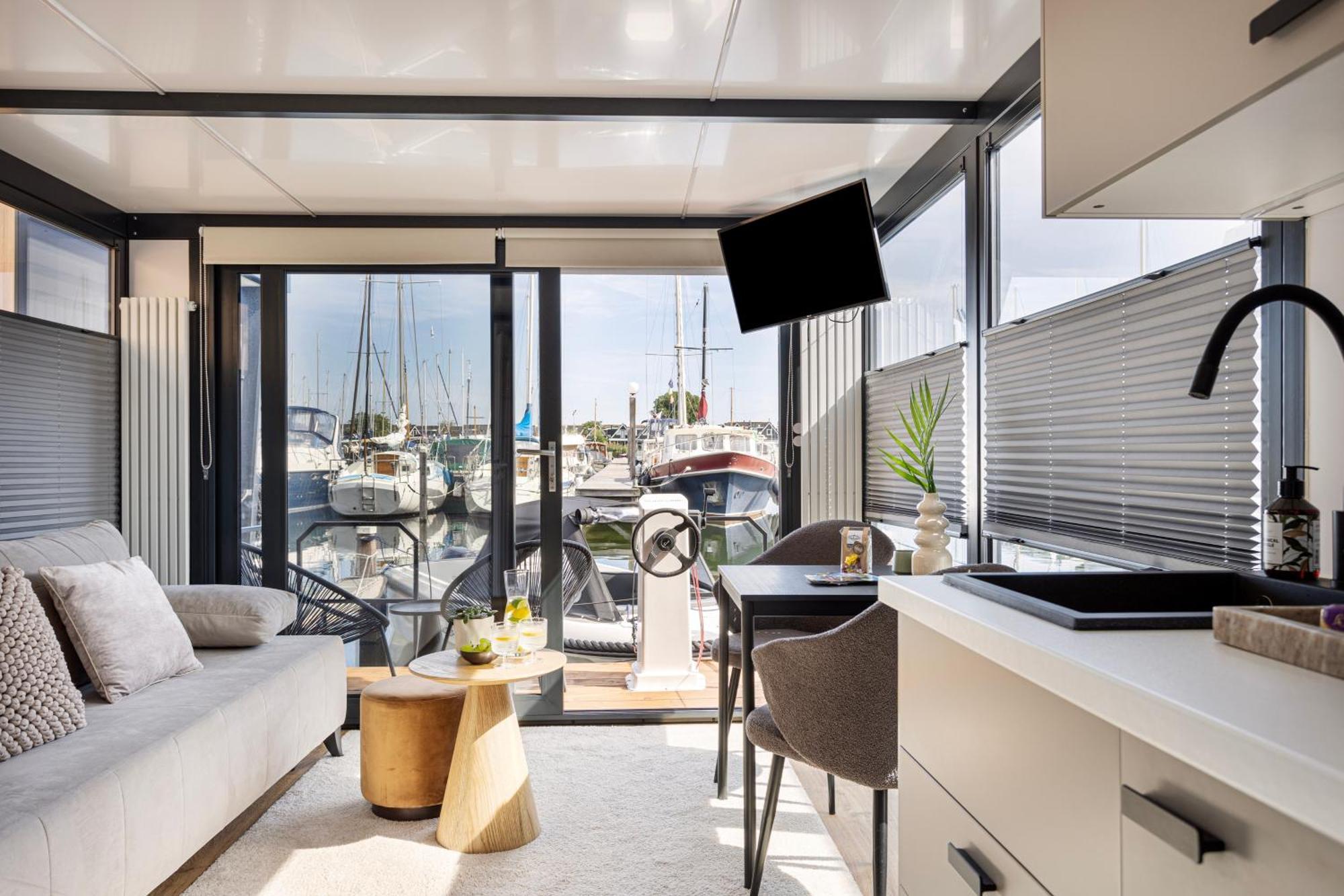 Cosy Tiny Houseboats Near Beach And Restaurants By Weltevreden Experience Zeewolde Exteriör bild