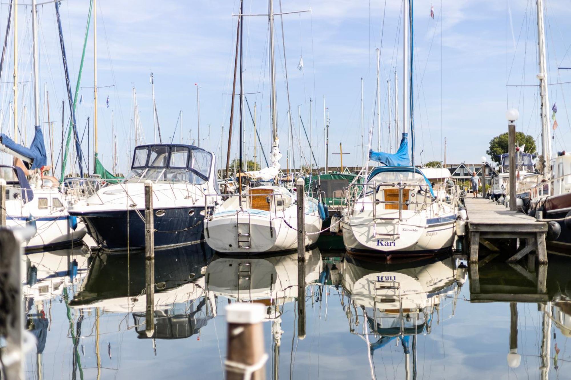 Cosy Tiny Houseboats Near Beach And Restaurants By Weltevreden Experience Zeewolde Exteriör bild
